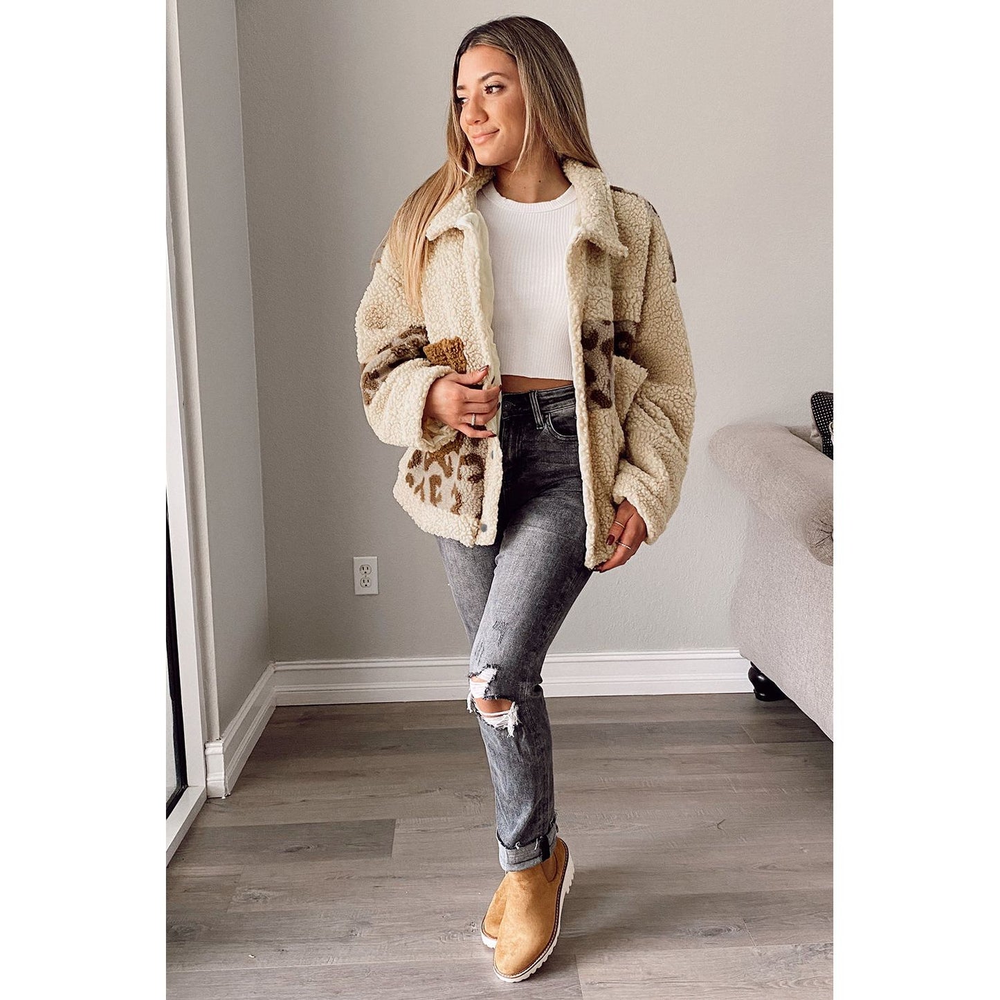 Pocketed Leopard Collared Neck Sherpa Jacket