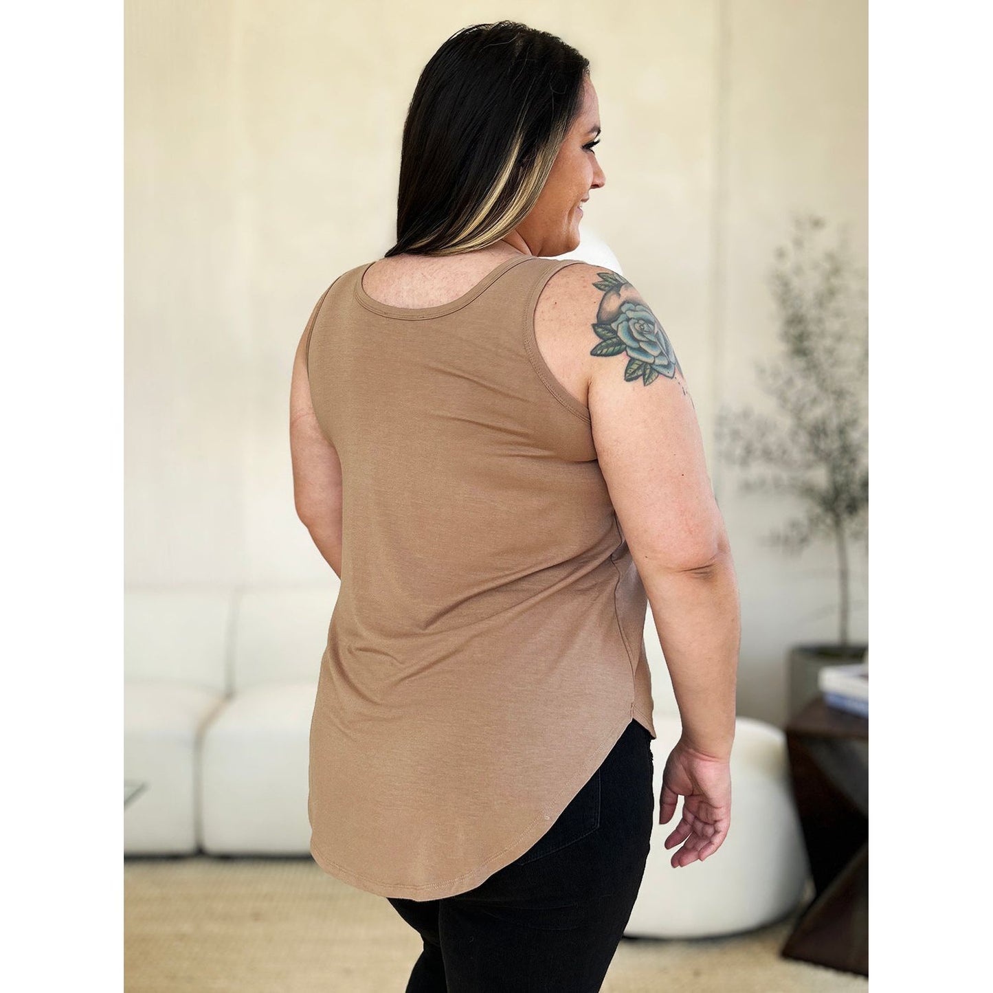 Basic Bae Full Size Round Neck Curved Hem Tank