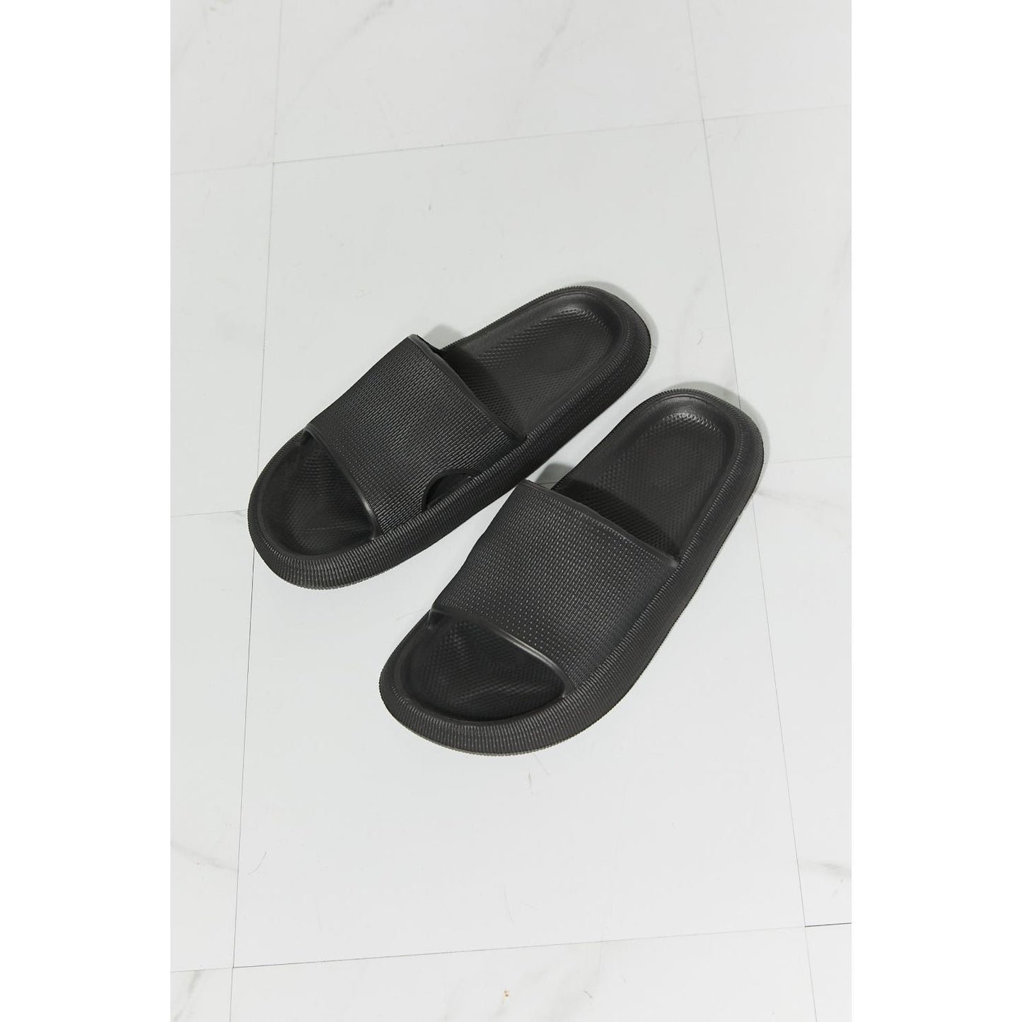 MMShoes Arms Around Me Open Toe Slide in Black