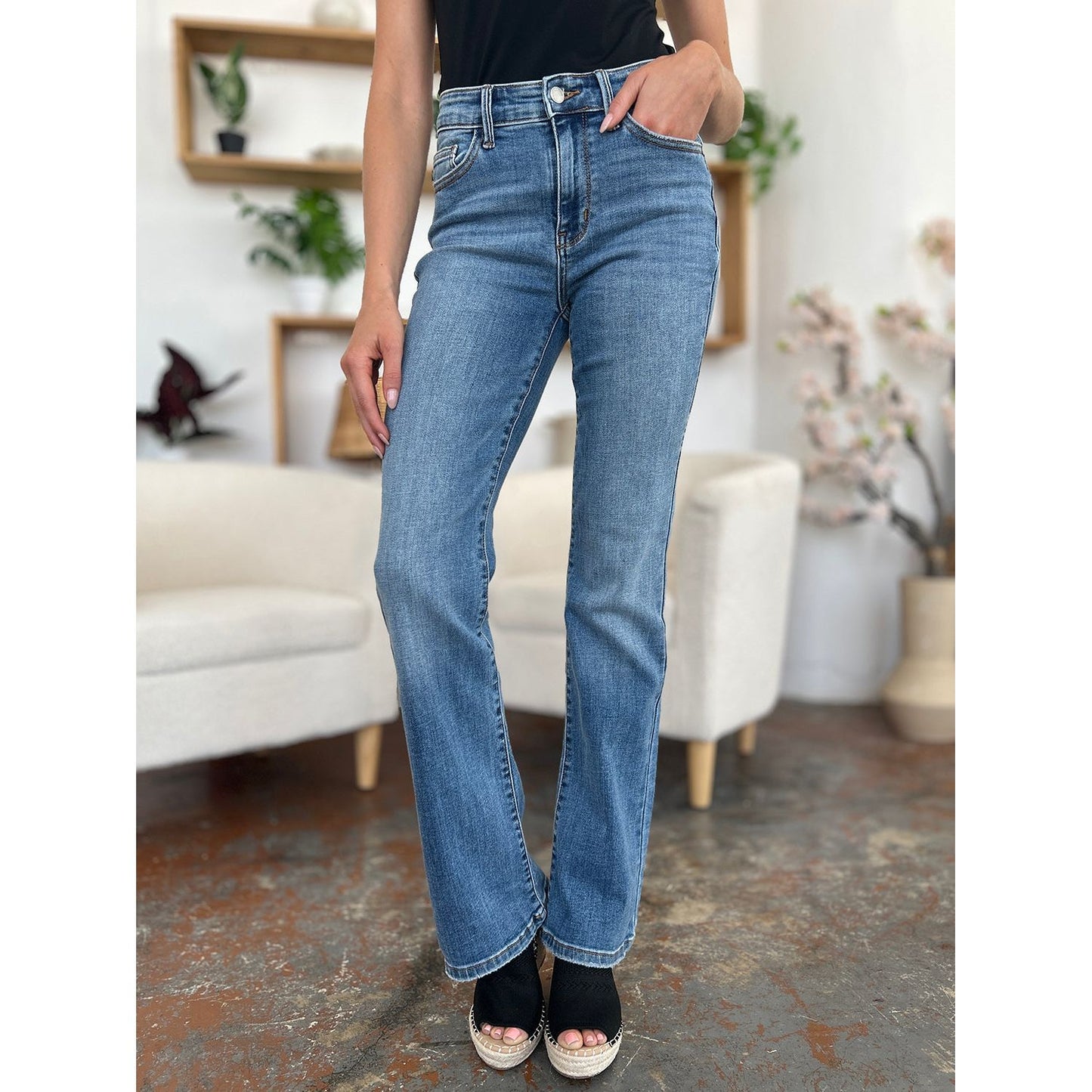 Judy Blue Full Size Mid-Rise Waist Straight Jeans