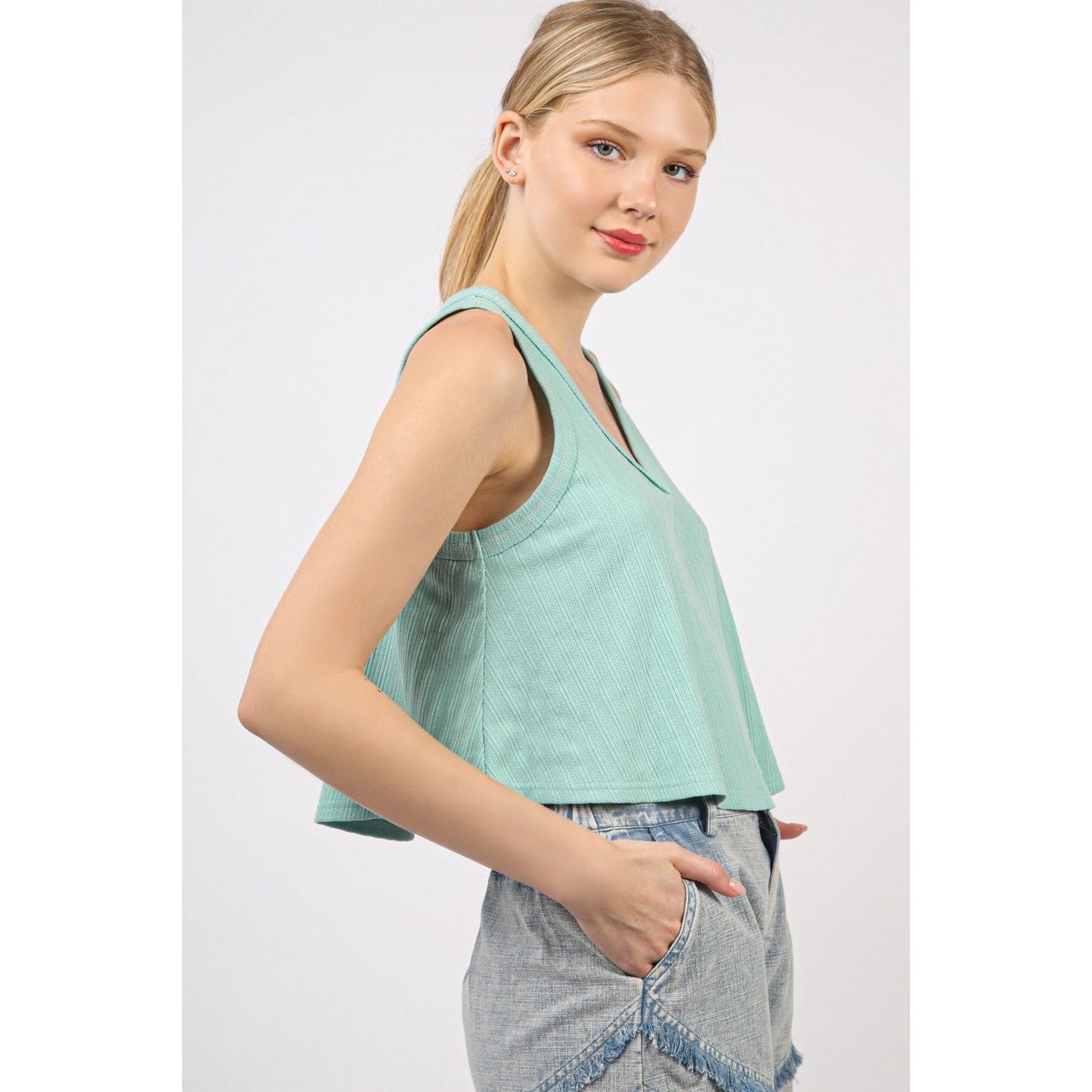 VERY J V-Neck Knit Swing Cropped Tank