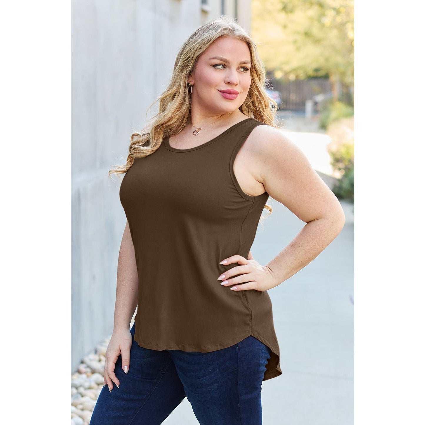 Basic Bae Full Size Round Neck Curved Hem Tank