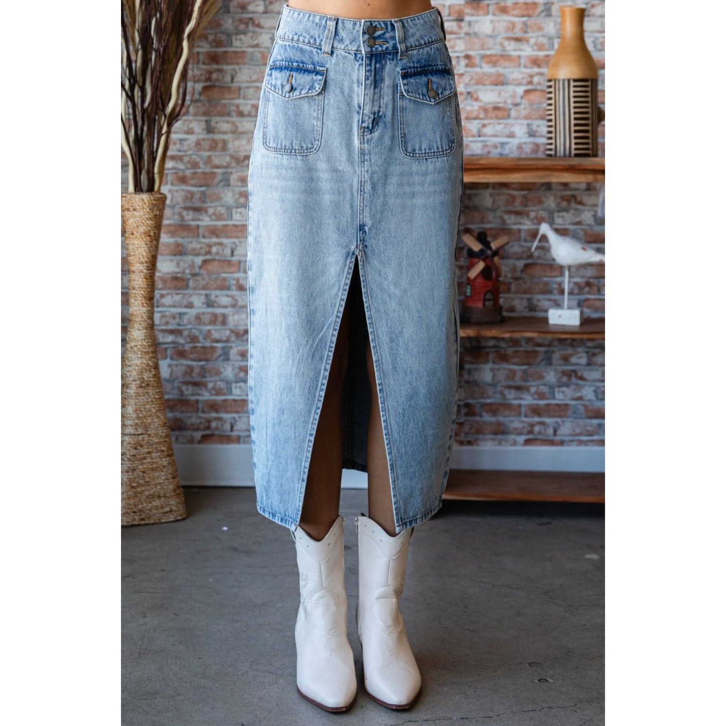 Veveret Slit Mid Rise Waist Denim Skirt