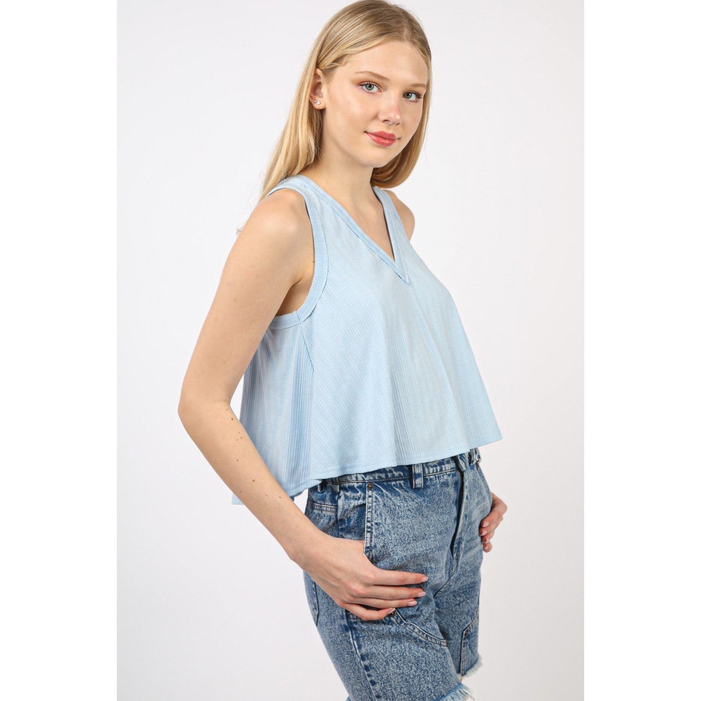 VERY J V-Neck Knit Swing Cropped Tank