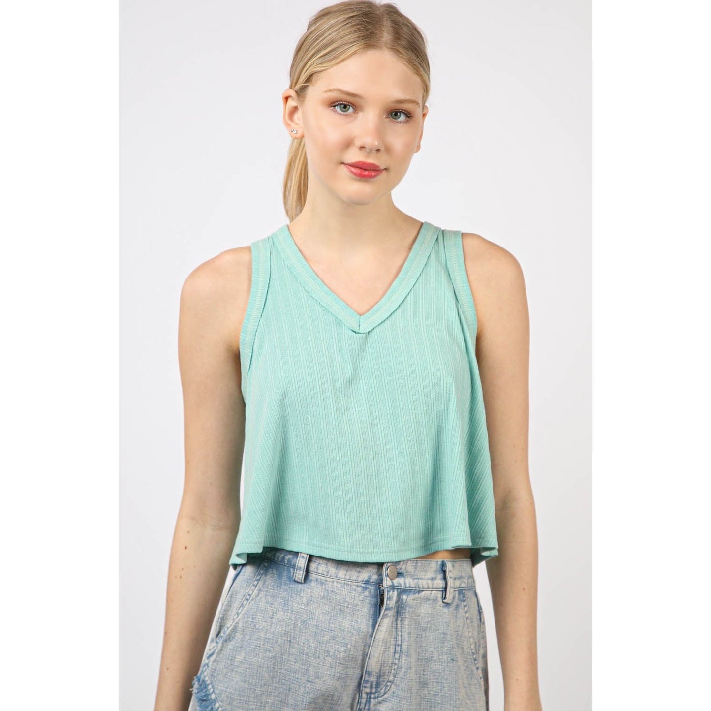 VERY J V-Neck Knit Swing Cropped Tank