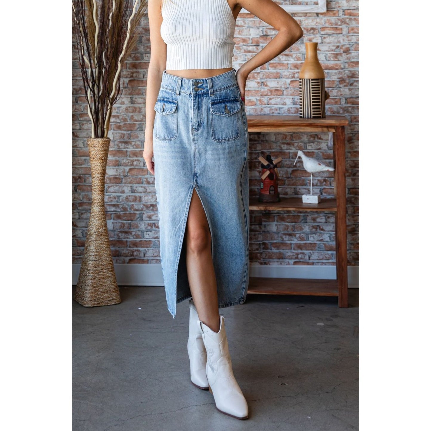 Veveret Slit Mid Rise Waist Denim Skirt