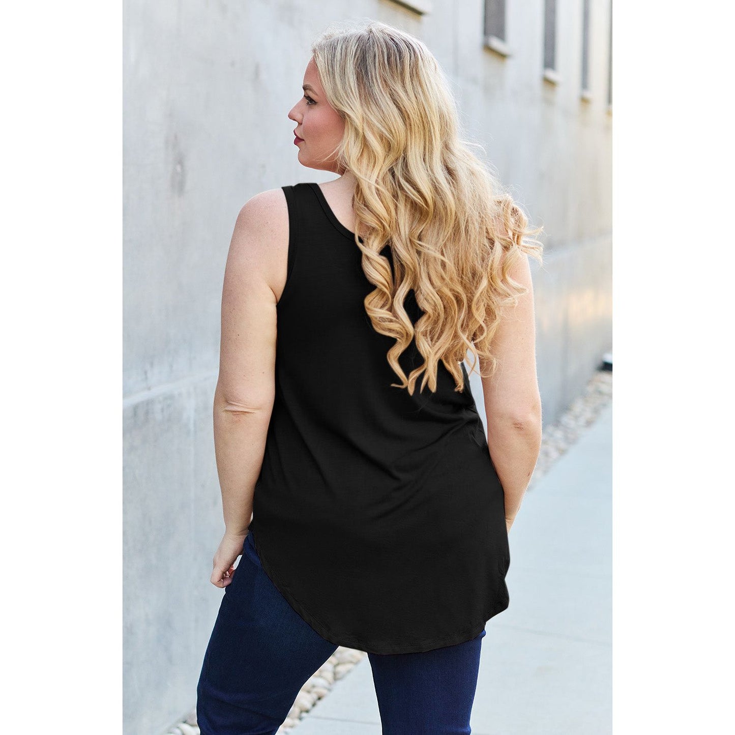 Basic Bae Full Size Round Neck Curved Hem Tank