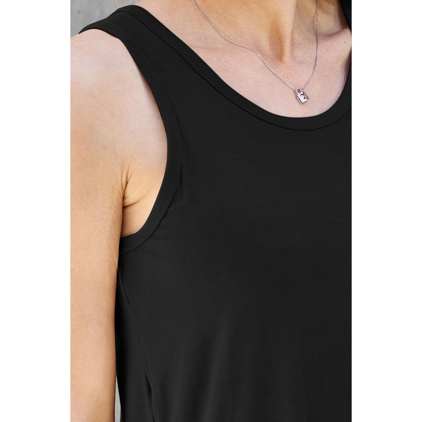 Basic Bae Full Size Round Neck Curved Hem Tank