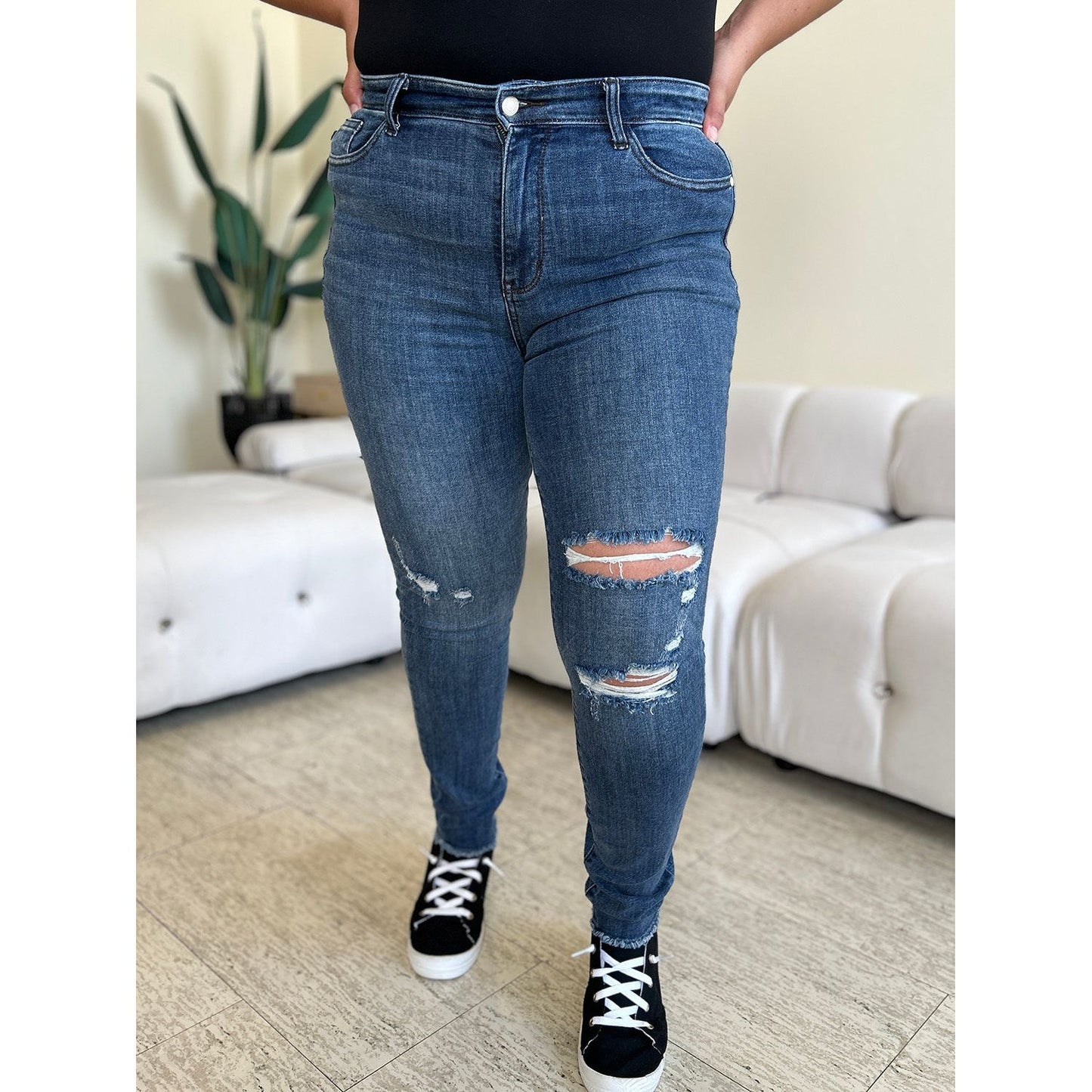 Judy Blue Full Size  High Waist Distressed Skinny Jeans