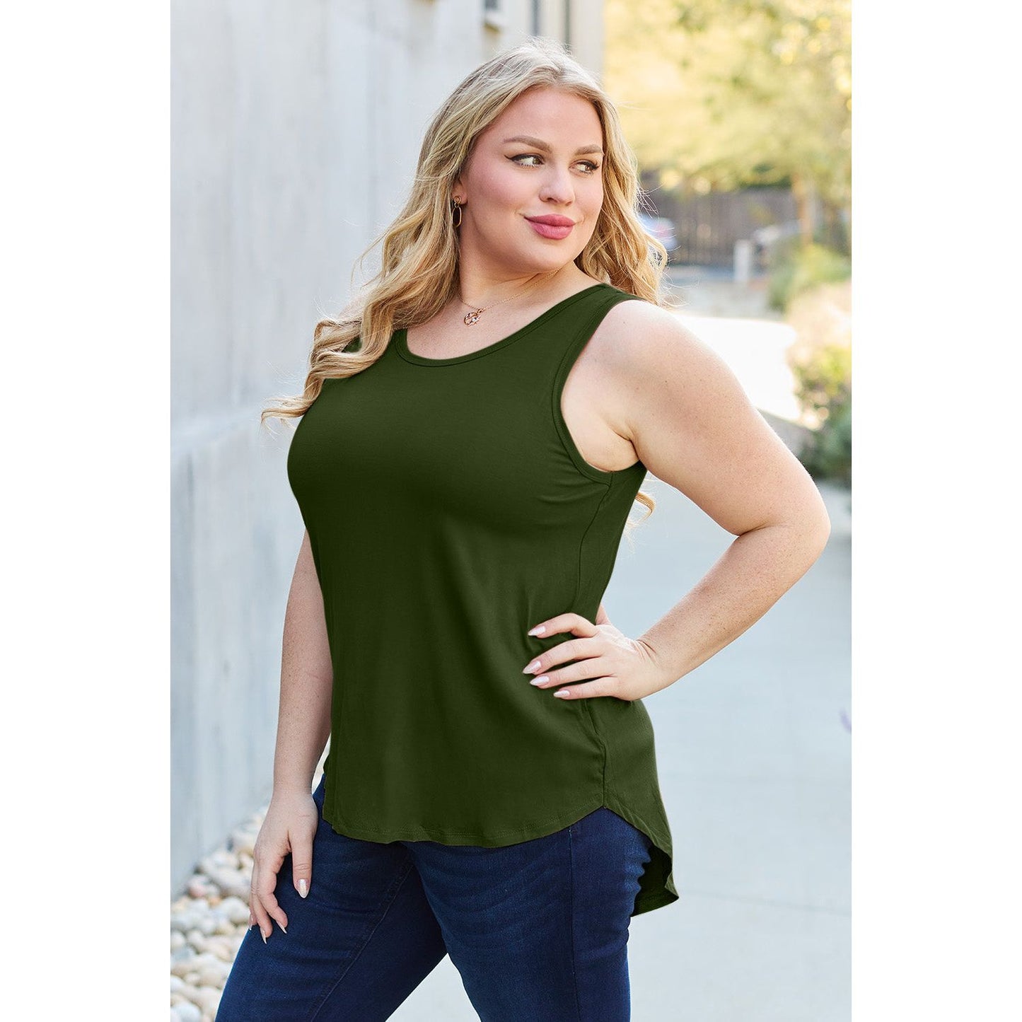 Basic Bae Full Size Round Neck Curved Hem Tank