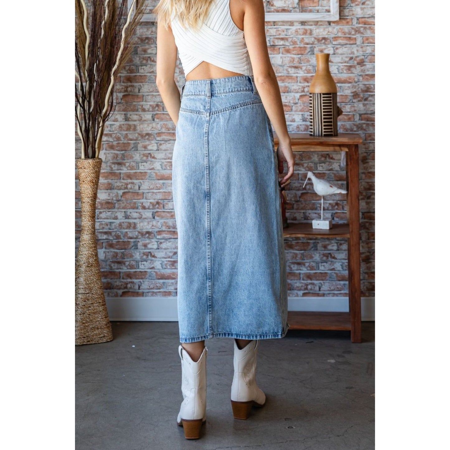 Veveret Slit Mid Rise Waist Denim Skirt