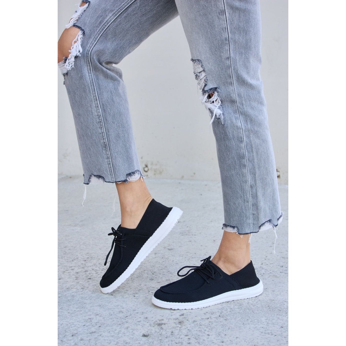 Forever Link Flat Round Toe Lace-Up Sneakers