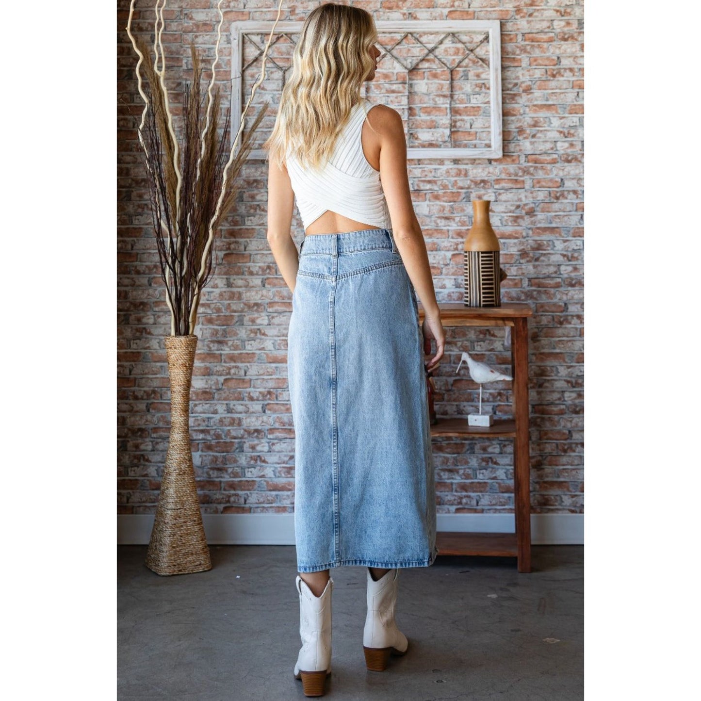 Veveret Slit Mid Rise Waist Denim Skirt