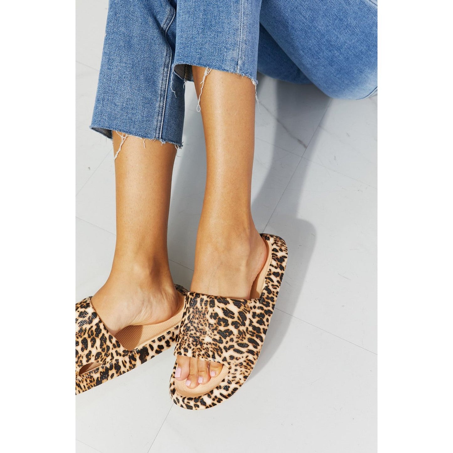 MMShoes Arms Around Me Open Toe Slide in Leopard