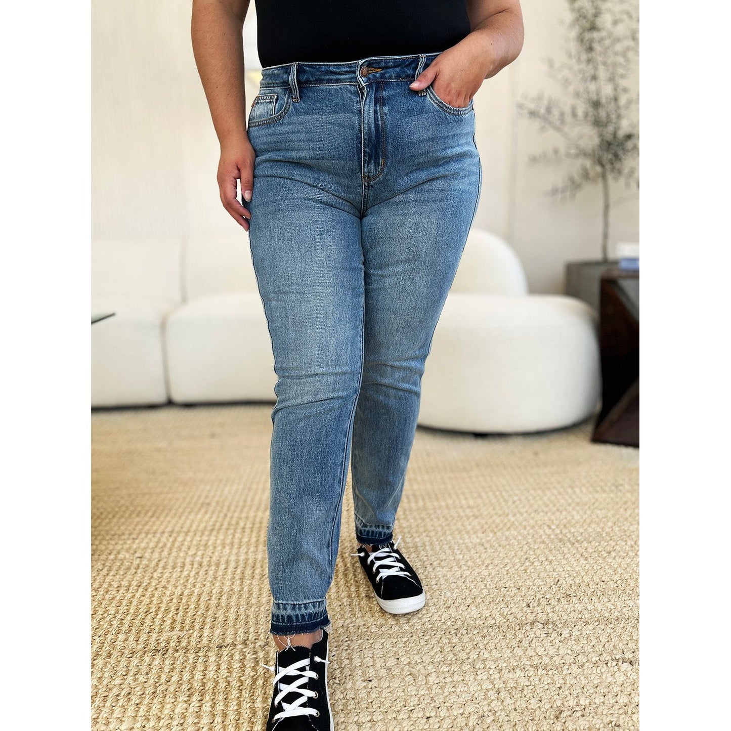 Judy Blue Full Size Mid Rise Rigid Magic Release Hem Jeans