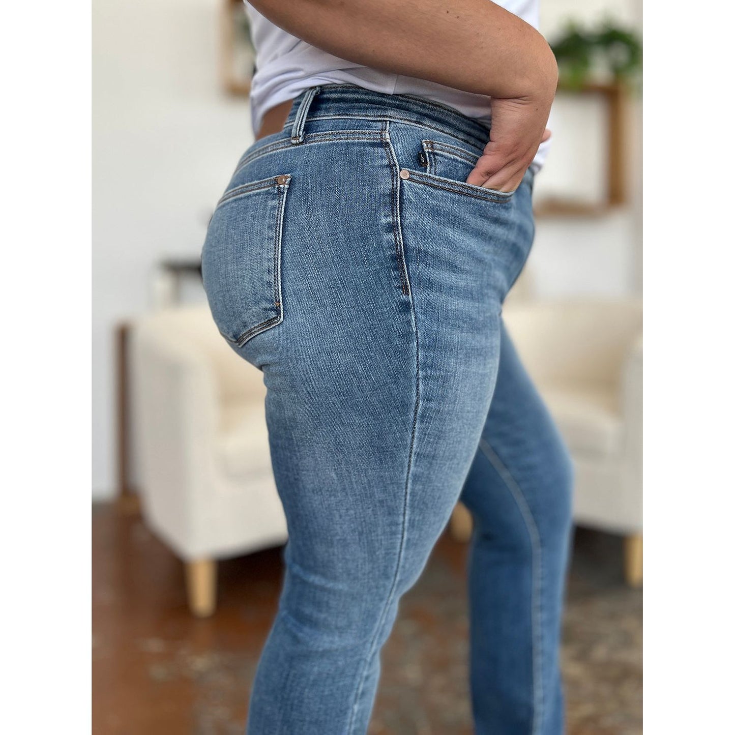 Judy Blue Full Size Mid-Rise Waist Straight Jeans