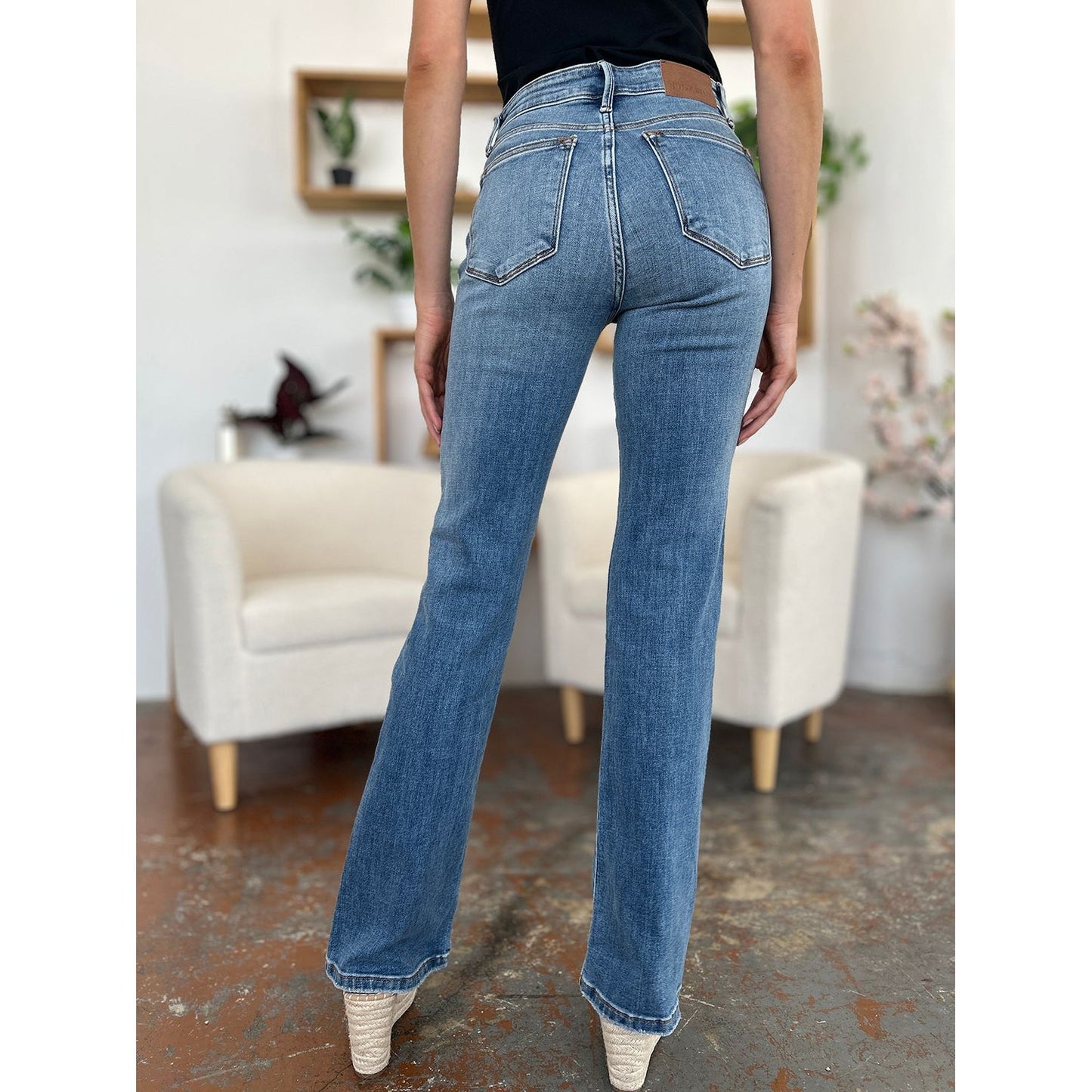 Judy Blue Full Size Mid-Rise Waist Straight Jeans