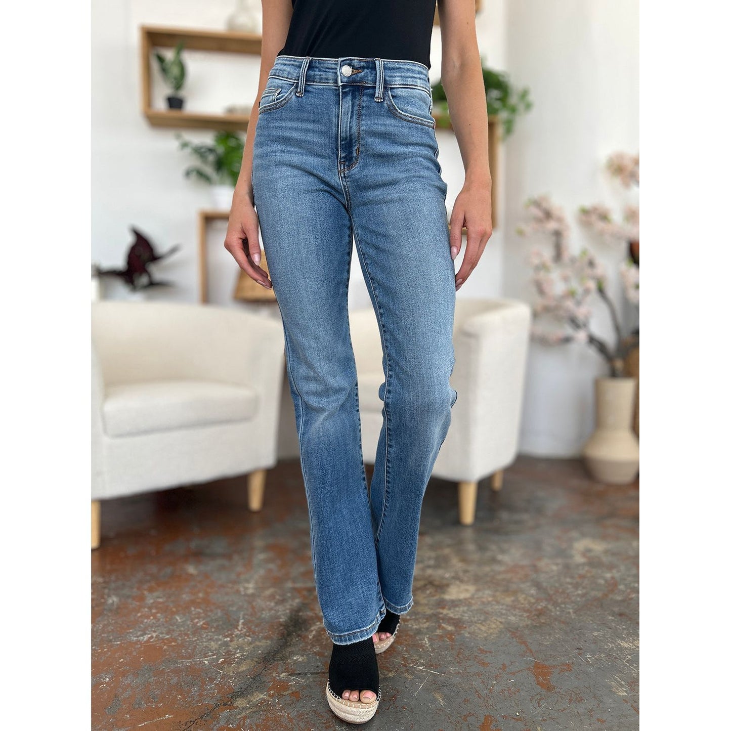 Judy Blue Full Size Mid-Rise Waist Straight Jeans