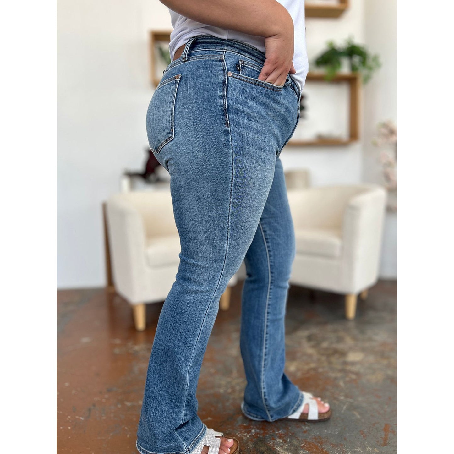 Judy Blue Full Size Mid-Rise Waist Straight Jeans