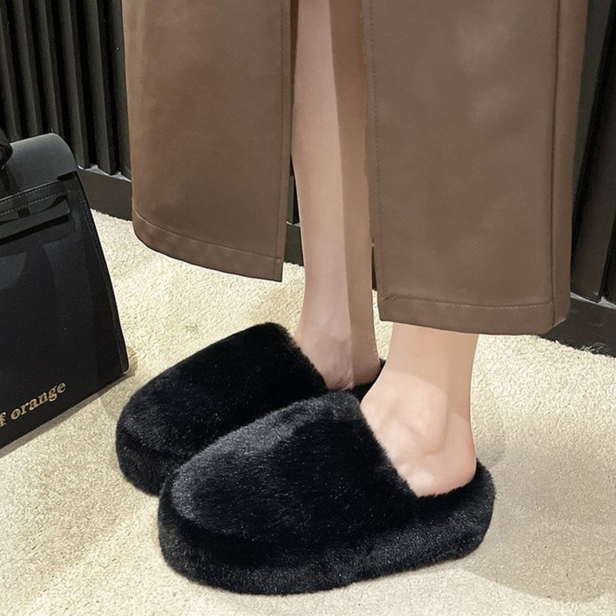 Fuzzy Round Toe Flat Slippers