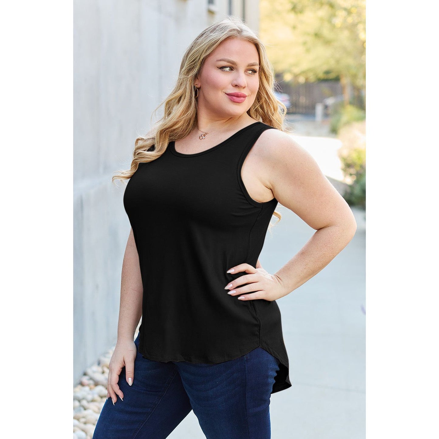 Basic Bae Full Size Round Neck Curved Hem Tank