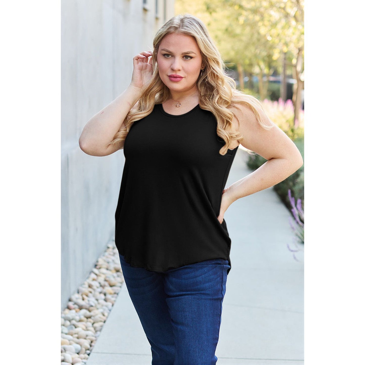 Basic Bae Full Size Round Neck Curved Hem Tank