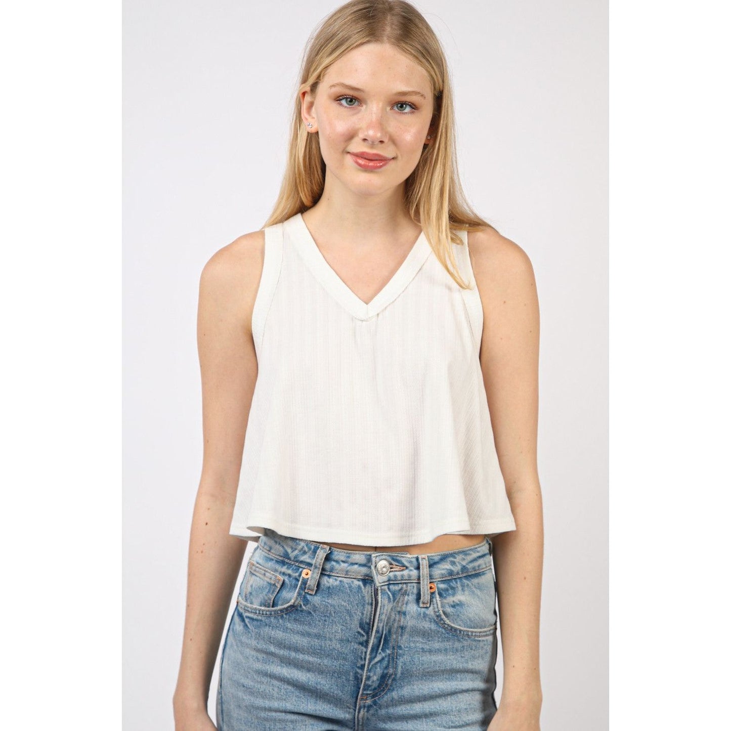 VERY J V-Neck Knit Swing Cropped Tank