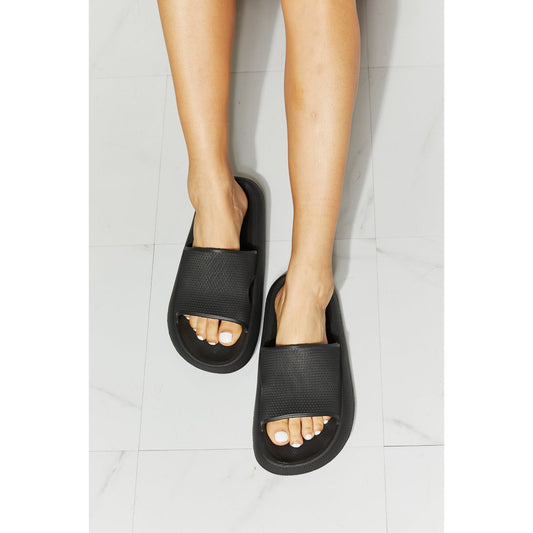 MMShoes Arms Around Me Open Toe Slide in Black