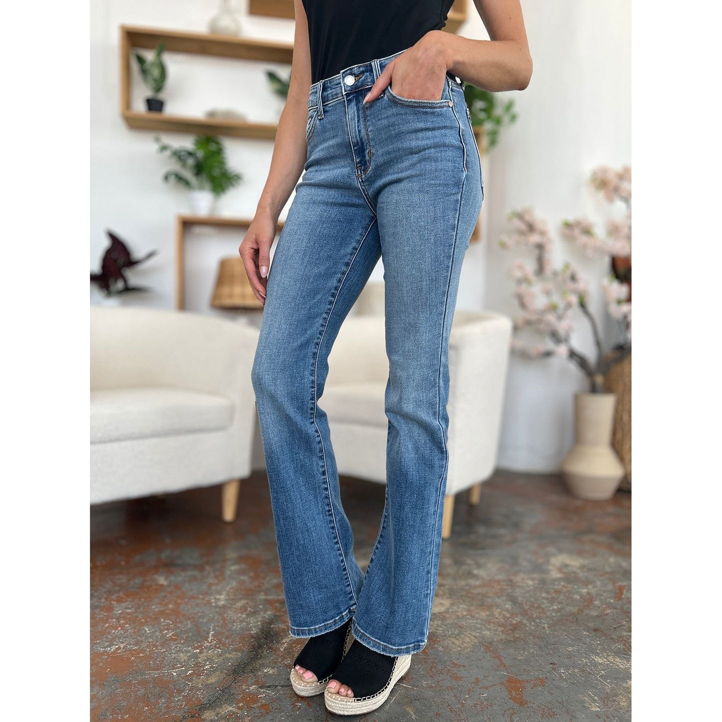 Judy Blue Full Size Mid-Rise Waist Straight Jeans