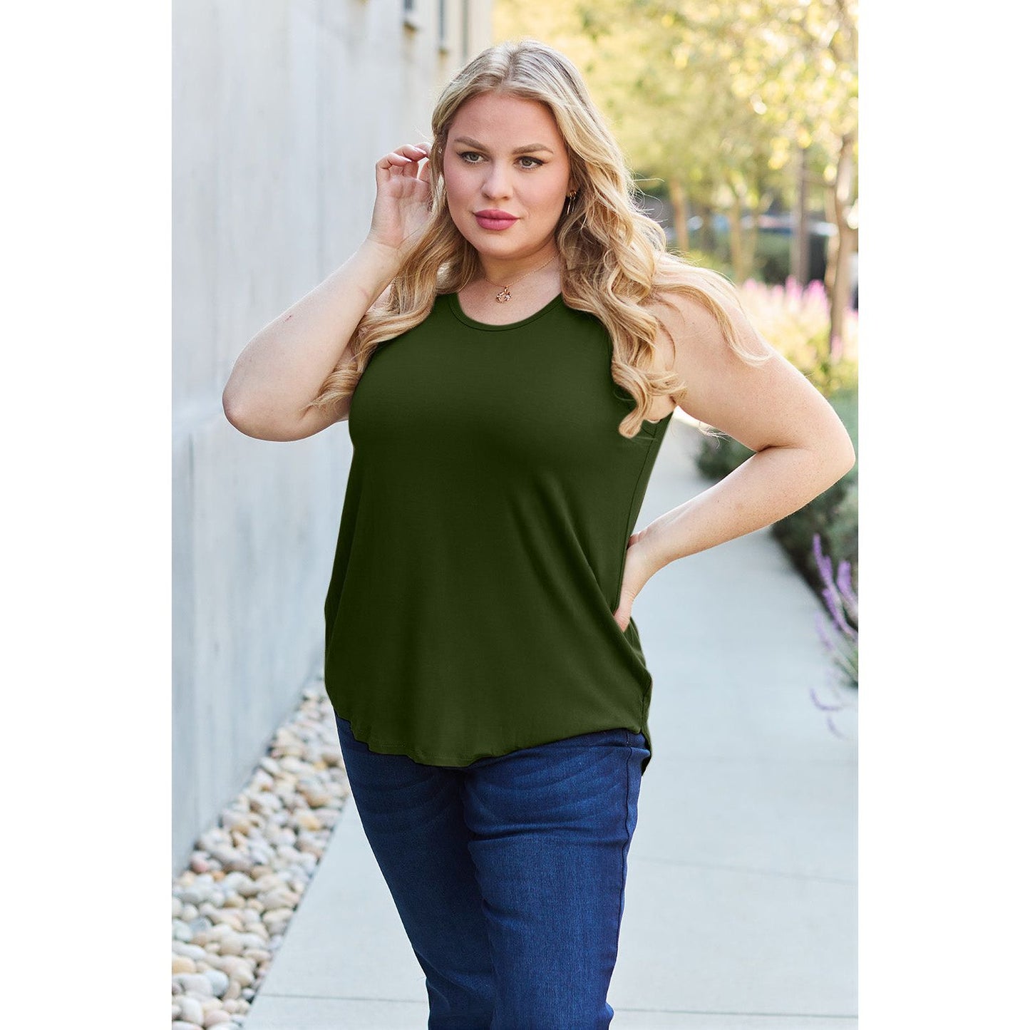 Basic Bae Full Size Round Neck Curved Hem Tank